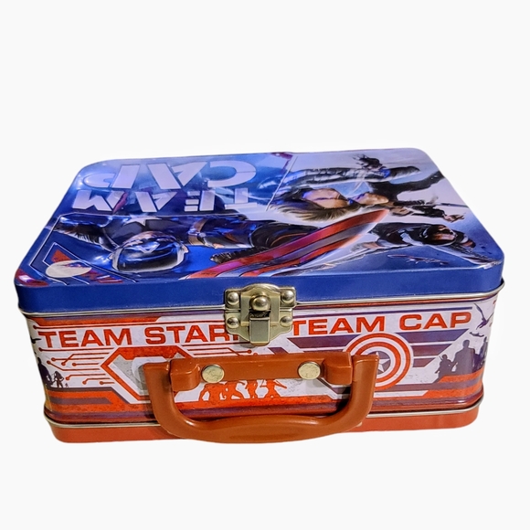 Large Bundle of Marvel Merchandise - Picture 3 of 10